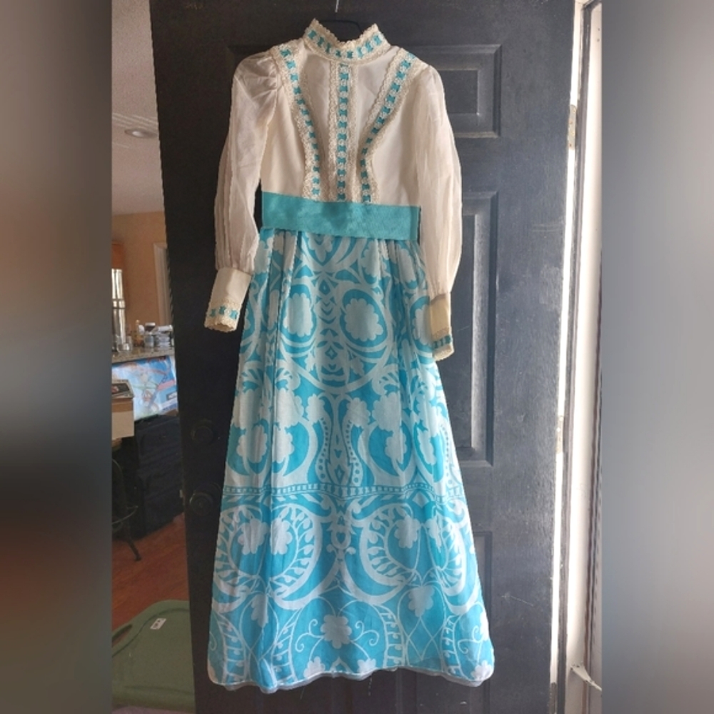 VINTAGE 1963-1974 Era Union Made - Long Zip-Up Dress Blue & White High Collar